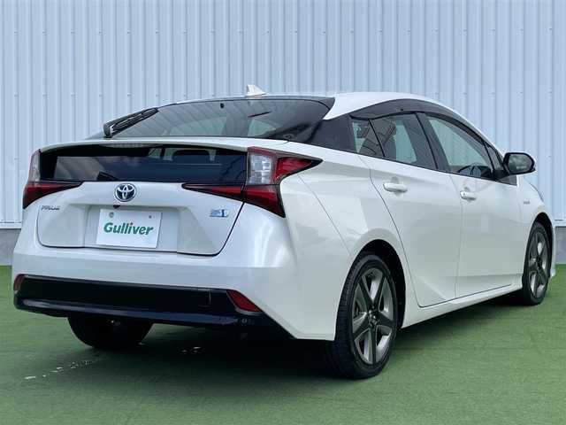 トヨタ プリウス Sツーリングセレクション 香川県 2020(令2)年 4.4万km ホワイトパールクリスタルシャイン 登録時走行距離；43462km/純正ナビ/バックカメラ/ETC/前方ドライブレコーダー/衝突被害軽減システム/レーンキープアシスト/クルーズコントロール/クリアランスソナー/LEDヘッドライト/純正フロアマット/純正AW17インチ/スマートキー