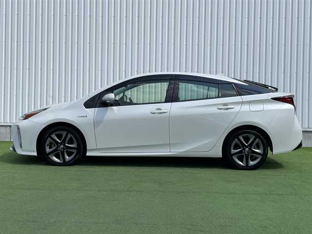 トヨタ プリウス Sツーリングセレクション 香川県 2020(令2)年 4.4万km ホワイトパールクリスタルシャイン 登録時走行距離；43462km/純正ナビ/バックカメラ/ETC/前方ドライブレコーダー/衝突被害軽減システム/レーンキープアシスト/クルーズコントロール/クリアランスソナー/LEDヘッドライト/純正フロアマット/純正AW17インチ/スマートキー