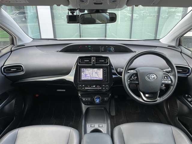 トヨタ プリウス Sツーリングセレクション 香川県 2020(令2)年 4.4万km ホワイトパールクリスタルシャイン 登録時走行距離；43462km/純正ナビ/バックカメラ/ETC/前方ドライブレコーダー/衝突被害軽減システム/レーンキープアシスト/クルーズコントロール/クリアランスソナー/LEDヘッドライト/純正フロアマット/純正AW17インチ/スマートキー