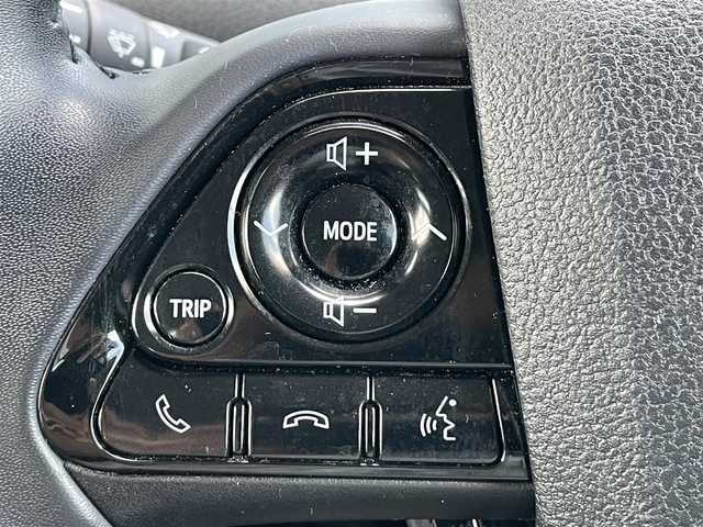 トヨタ プリウス Sツーリングセレクション 香川県 2020(令2)年 4.4万km ホワイトパールクリスタルシャイン 登録時走行距離；43462km/純正ナビ/バックカメラ/ETC/前方ドライブレコーダー/衝突被害軽減システム/レーンキープアシスト/クルーズコントロール/クリアランスソナー/LEDヘッドライト/純正フロアマット/純正AW17インチ/スマートキー