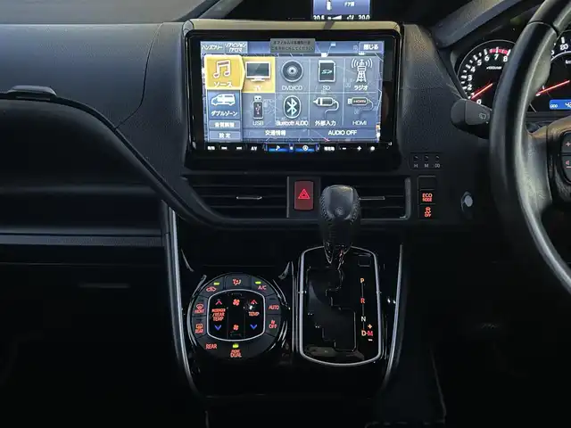 トヨタ ヴォクシー ZS 煌Ⅲ 千葉県 2020(令2)年 4.3万km ブラック アルパイン9インチナビ/(BT/フルセグTV/CD/DVD/)/アルパインフリップダウンモニター/バックカメラ/衝突被害軽減システム/車線逸脱警報/クルーズコントロール/ハーフレザーシート/両側パワースライドドア/横滑り防止装置/ETC/ドライブレコーダー/アイドリングストップ/LEDヘッドライト/オートライト/ウィンカーミラー/電動格納ミラー/純正16インチAW/シートリフター/プッシュスタート/スマートキー/フロアマット/ドアバイザー/取扱説明書