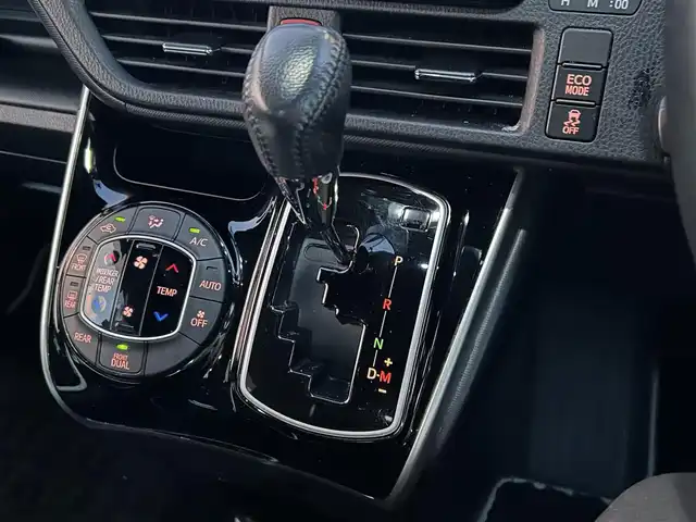 トヨタ ヴォクシー ZS 煌Ⅲ 千葉県 2020(令2)年 4.3万km ブラック アルパイン9インチナビ/(BT/フルセグTV/CD/DVD/)/アルパインフリップダウンモニター/バックカメラ/衝突被害軽減システム/車線逸脱警報/クルーズコントロール/ハーフレザーシート/両側パワースライドドア/横滑り防止装置/ETC/ドライブレコーダー/アイドリングストップ/LEDヘッドライト/オートライト/ウィンカーミラー/電動格納ミラー/純正16インチAW/シートリフター/プッシュスタート/スマートキー/フロアマット/ドアバイザー/取扱説明書