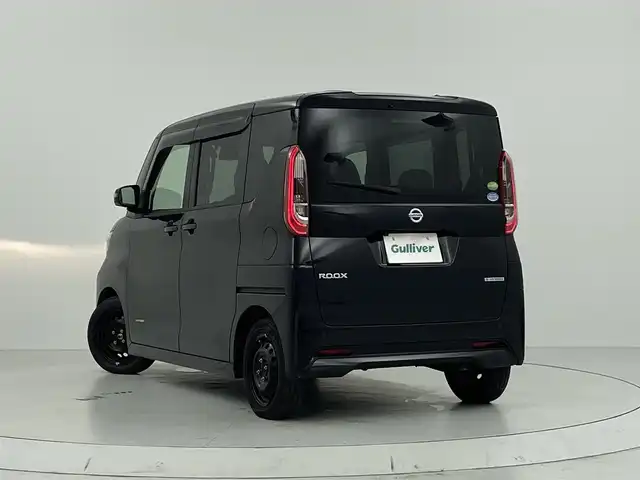 日産 ルークス X 大阪府 2020(令2)年 6.5万km ブラック 先進安全技術/・インテリジェントエマージェンシーブレーキ/・踏み間違い衝突防止アシスト/・車線逸脱防止支援システム/・車線逸脱警報システム/・ハイビームアシスト/純正ナビ/　　 CD/DVD/BT/TV/アラウンドビューモニター/片側パワースライドドア/オートライト/純正14インチホイール/純正フロアマット/ETC/アイドリングストップ/エンジンプッシュスタート/スマートキー