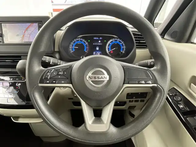 日産 ルークス X 大阪府 2020(令2)年 6.5万km ブラック 先進安全技術/・インテリジェントエマージェンシーブレーキ/・踏み間違い衝突防止アシスト/・車線逸脱防止支援システム/・車線逸脱警報システム/・ハイビームアシスト/純正ナビ/　　 CD/DVD/BT/TV/アラウンドビューモニター/片側パワースライドドア/オートライト/純正14インチホイール/純正フロアマット/ETC/アイドリングストップ/エンジンプッシュスタート/スマートキー