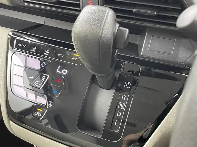 日産 ルークス X 大阪府 2020(令2)年 6.5万km ブラック 先進安全技術/・インテリジェントエマージェンシーブレーキ/・踏み間違い衝突防止アシスト/・車線逸脱防止支援システム/・車線逸脱警報システム/・ハイビームアシスト/純正ナビ/　　 CD/DVD/BT/TV/アラウンドビューモニター/片側パワースライドドア/オートライト/純正14インチホイール/純正フロアマット/ETC/アイドリングストップ/エンジンプッシュスタート/スマートキー