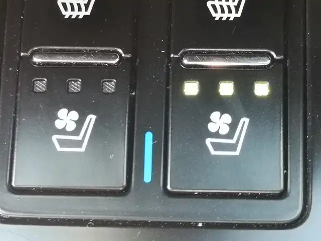 レクサス ＲＸ 300 Fスポーツ 茨城県 2018(平30)年 4.4万km ホワイトノーヴァガラスフレーク 純正ナビ/【AM・FM・DISC・SD・USB・BT・AUX・TV】/サンルーフ/ルーフレール/電動リアゲート/パワーシート/シートメモリ/シートヒーター/エアシート/ステアリングヒーター/パドルシフト/100V電源/レーダークルコン/ETC2.0/全方位カメラ/前後ドラレコ/前後コーナーセンサー/BSM/HUD