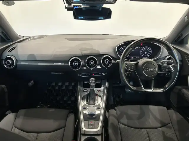 アウディ ＴＴクーペ 2．0 TFSI 福岡県 2015(平27)年 7.9万km グレイシアホワイトメタリック バーチャルコックピット　/パーキングシステム　/１９インチＡＷ「ＶＯＳＳＥＮ：ＨＦ－５」　/クルーズコントロール　/純正ナビ／フルセグ　/Ｂカメラ　/Ｂｌｕｅｔｏｏｔｈ　/アドバンスキーシステム/ドラレコ