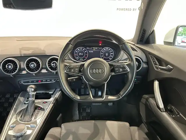 アウディ ＴＴクーペ 2．0 TFSI 福岡県 2015(平27)年 7.9万km グレイシアホワイトメタリック バーチャルコックピット　/パーキングシステム　/１９インチＡＷ「ＶＯＳＳＥＮ：ＨＦ－５」　/クルーズコントロール　/純正ナビ／フルセグ　/Ｂカメラ　/Ｂｌｕｅｔｏｏｔｈ　/アドバンスキーシステム/ドラレコ