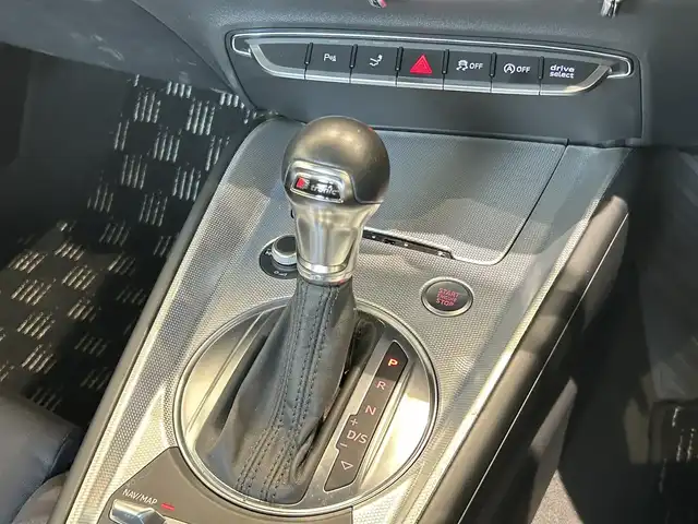 アウディ ＴＴクーペ 2．0 TFSI 福岡県 2015(平27)年 7.9万km グレイシアホワイトメタリック バーチャルコックピット　/パーキングシステム　/１９インチＡＷ「ＶＯＳＳＥＮ：ＨＦ－５」　/クルーズコントロール　/純正ナビ／フルセグ　/Ｂカメラ　/Ｂｌｕｅｔｏｏｔｈ　/アドバンスキーシステム/ドラレコ