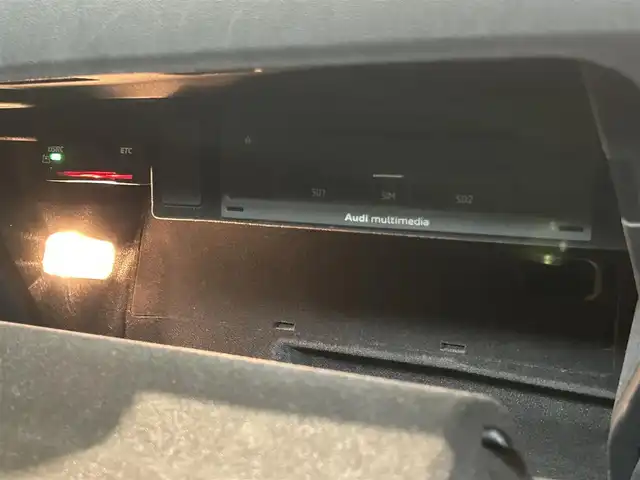 アウディ ＴＴクーペ 2．0 TFSI 福岡県 2015(平27)年 7.9万km グレイシアホワイトメタリック バーチャルコックピット　/パーキングシステム　/１９インチＡＷ「ＶＯＳＳＥＮ：ＨＦ－５」　/クルーズコントロール　/純正ナビ／フルセグ　/Ｂカメラ　/Ｂｌｕｅｔｏｏｔｈ　/アドバンスキーシステム/ドラレコ