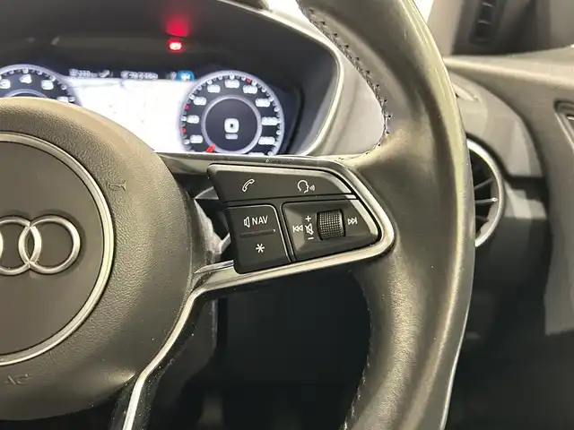 アウディ ＴＴクーペ 2．0 TFSI 福岡県 2015(平27)年 7.9万km グレイシアホワイトメタリック バーチャルコックピット　/パーキングシステム　/１９インチＡＷ「ＶＯＳＳＥＮ：ＨＦ－５」　/クルーズコントロール　/純正ナビ／フルセグ　/Ｂカメラ　/Ｂｌｕｅｔｏｏｔｈ　/アドバンスキーシステム/ドラレコ