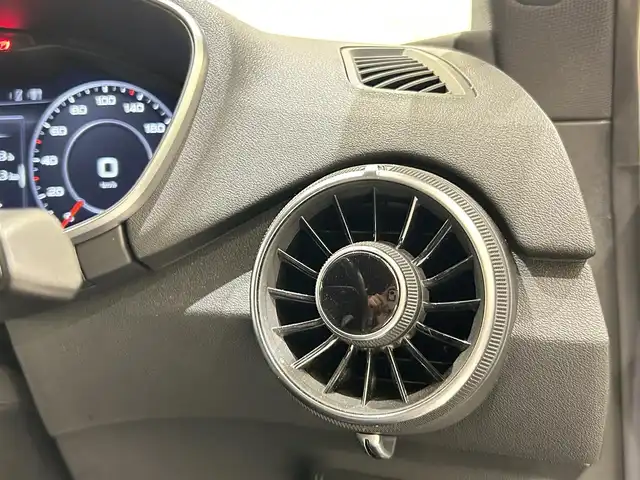 アウディ ＴＴクーペ 2．0 TFSI 福岡県 2015(平27)年 7.9万km グレイシアホワイトメタリック バーチャルコックピット　/パーキングシステム　/１９インチＡＷ「ＶＯＳＳＥＮ：ＨＦ－５」　/クルーズコントロール　/純正ナビ／フルセグ　/Ｂカメラ　/Ｂｌｕｅｔｏｏｔｈ　/アドバンスキーシステム/ドラレコ