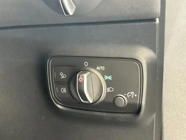 アウディ ＴＴクーペ 2．0 TFSI 福岡県 2015(平27)年 7.9万km グレイシアホワイトメタリック バーチャルコックピット　/パーキングシステム　/１９インチＡＷ「ＶＯＳＳＥＮ：ＨＦ－５」　/クルーズコントロール　/純正ナビ／フルセグ　/Ｂカメラ　/Ｂｌｕｅｔｏｏｔｈ　/アドバンスキーシステム/ドラレコ