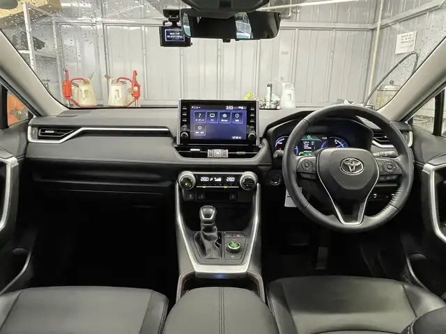 トヨタ ＲＡＶ４ ハイブリットG 福岡県 2021(令3)年 5.3万km ホワイトパールクリスタルシャイン ・ディスプレイオーディオ/（BLUETOOTH/フルセグ/・ビルトインETC/・アラウンドビューモニター/・ドライブレコーダー/・デジタルインナーミラー/・ハンドルヒーター/・シートヒーター/・クリアランスソナー/・レーンキープアシスト/・衝突軽減システム/・ブラインドスポットモニター/・リヤクロストラフィックアラート/・パーキングサポートブレーキ/・ロードサインアシスト/・電動格納ミラー