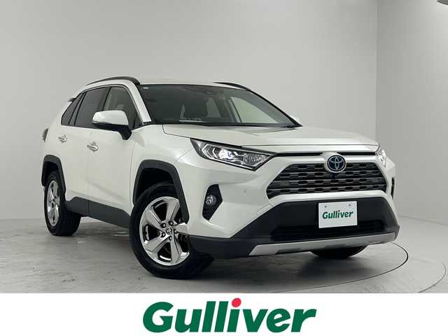 トヨタ ＲＡＶ４ ハイブリットG 大阪府 2021(令3)年 5.3万km ホワイトパールクリスタルシャイン ・純正ディスプレイオーディオ/（BLUETOOTH/フルセグTV/Miracast)/・ビルトインETC/・パノラミックビューモニター/・デジタルインナーミラー/・ステアリングヒーター/・シートヒーター/・クリアランスソナー/・レーダークルーズコントロール/・レーンキープアシスト/・衝突軽減システム/・ブラインドスポットモニター/・リヤクロストラフィックアラート/・パーキングサポートブレーキ/・ロードサインアシスト/・電動格納ミラー/・LEDヘッドライト/・電動リアゲート/・オートライト