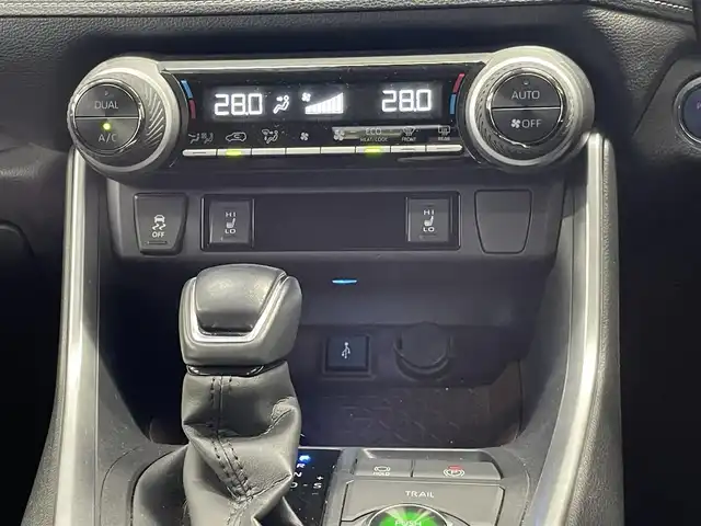 トヨタ ＲＡＶ４ ハイブリットG 福岡県 2021(令3)年 5.3万km ホワイトパールクリスタルシャイン ・ディスプレイオーディオ/（BLUETOOTH/フルセグ/・ビルトインETC/・アラウンドビューモニター/・ドライブレコーダー/・デジタルインナーミラー/・ハンドルヒーター/・シートヒーター/・クリアランスソナー/・レーンキープアシスト/・衝突軽減システム/・ブラインドスポットモニター/・リヤクロストラフィックアラート/・パーキングサポートブレーキ/・ロードサインアシスト/・電動格納ミラー