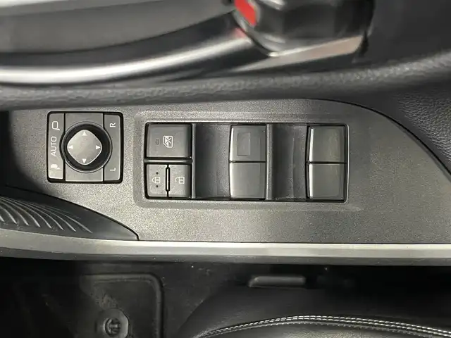 トヨタ ＲＡＶ４ ハイブリットG 大阪府 2021(令3)年 5.3万km ホワイトパールクリスタルシャイン ・純正ディスプレイオーディオ/（BLUETOOTH/フルセグTV/Miracast)/・ビルトインETC/・パノラミックビューモニター/・デジタルインナーミラー/・ステアリングヒーター/・シートヒーター/・クリアランスソナー/・レーダークルーズコントロール/・レーンキープアシスト/・衝突軽減システム/・ブラインドスポットモニター/・リヤクロストラフィックアラート/・パーキングサポートブレーキ/・ロードサインアシスト/・電動格納ミラー/・LEDヘッドライト/・電動リアゲート/・オートライト