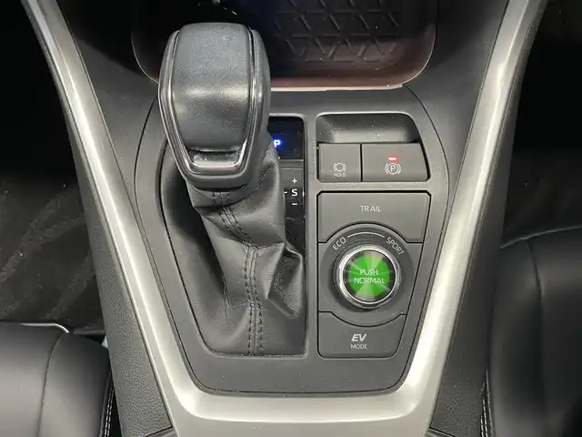 トヨタ ＲＡＶ４ ハイブリットG 福岡県 2021(令3)年 5.3万km ホワイトパールクリスタルシャイン ・ディスプレイオーディオ/（BLUETOOTH/フルセグ/・ビルトインETC/・アラウンドビューモニター/・ドライブレコーダー/・デジタルインナーミラー/・ハンドルヒーター/・シートヒーター/・クリアランスソナー/・レーンキープアシスト/・衝突軽減システム/・ブラインドスポットモニター/・リヤクロストラフィックアラート/・パーキングサポートブレーキ/・ロードサインアシスト/・電動格納ミラー