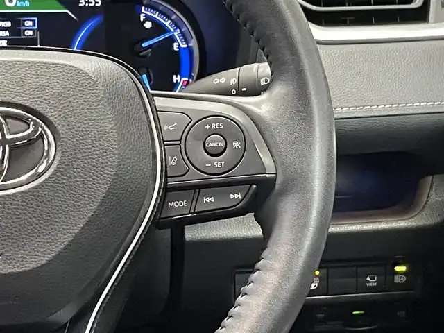 トヨタ ＲＡＶ４ ハイブリットG 福岡県 2021(令3)年 5.3万km ホワイトパールクリスタルシャイン ・ディスプレイオーディオ/（BLUETOOTH/フルセグ/・ビルトインETC/・アラウンドビューモニター/・ドライブレコーダー/・デジタルインナーミラー/・ハンドルヒーター/・シートヒーター/・クリアランスソナー/・レーンキープアシスト/・衝突軽減システム/・ブラインドスポットモニター/・リヤクロストラフィックアラート/・パーキングサポートブレーキ/・ロードサインアシスト/・電動格納ミラー
