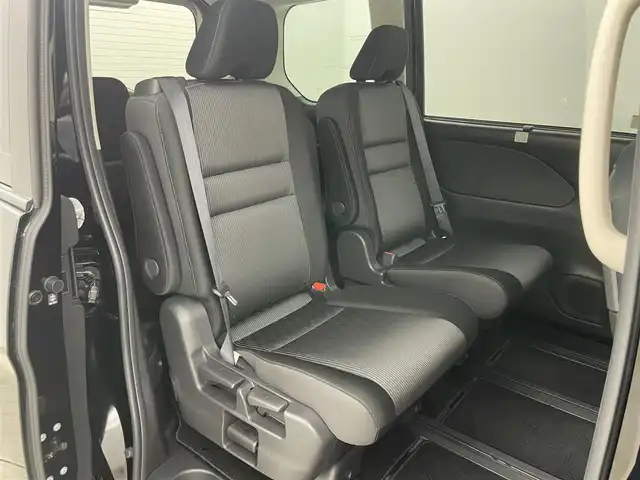 日産 セレナ e－パワー ハイウェイスター V 岡山県 2023(令5)年 2.3万km ダイヤモンドブラック 純正１０インチメモリナビゲーション		/【フルセグ/Bluetooth/DVD/MSV】/プロパイロット			/アラウンドビューモニター	/純正15inアルミホイール+サマータイヤ：装着					/ビルトインETC		/LEDヘッドライト（AUTO機能付き）		/シートヒーター		/横滑り防止機能		/エマージェンシーブレーキ		/車線逸脱防止システム		/純正ドライブレコーダー		/ステアリングリモコン			/スマートキー	/ステアリングスイッチ		/プッシュスタート		/コーナーセンサー		/純正フロアマット		/取扱説明書/新車保証書/スマートキー×２