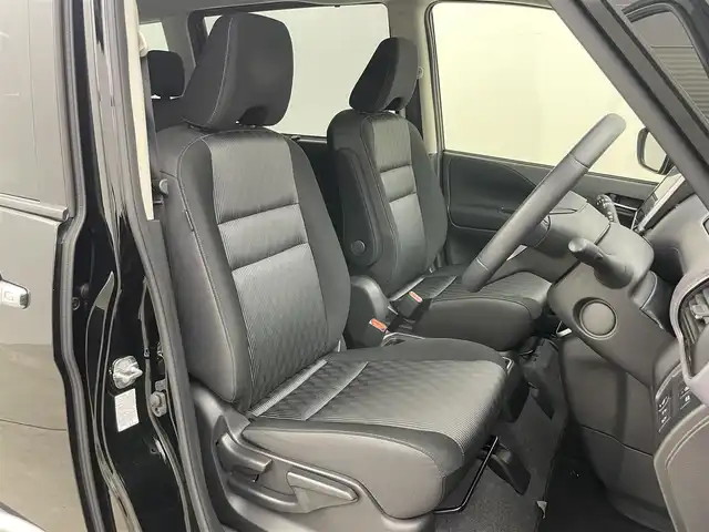 日産 セレナ e－パワー ハイウェイスター V 岡山県 2023(令5)年 2.3万km ダイヤモンドブラック 純正１０インチメモリナビゲーション		/【フルセグ/Bluetooth/DVD/MSV】/プロパイロット			/アラウンドビューモニター	/純正15inアルミホイール+サマータイヤ：装着					/ビルトインETC		/LEDヘッドライト（AUTO機能付き）		/シートヒーター		/横滑り防止機能		/エマージェンシーブレーキ		/車線逸脱防止システム		/純正ドライブレコーダー		/ステアリングリモコン			/スマートキー	/ステアリングスイッチ		/プッシュスタート		/コーナーセンサー		/純正フロアマット		/取扱説明書/新車保証書/スマートキー×２