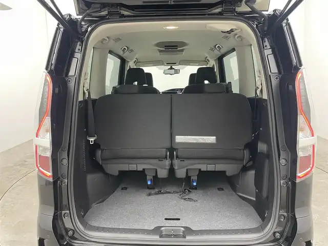 日産 セレナ e－パワー ハイウェイスター V 岡山県 2023(令5)年 2.3万km ダイヤモンドブラック 純正１０インチメモリナビゲーション		/【フルセグ/Bluetooth/DVD/MSV】/プロパイロット			/アラウンドビューモニター	/純正15inアルミホイール+サマータイヤ：装着					/ビルトインETC		/LEDヘッドライト（AUTO機能付き）		/シートヒーター		/横滑り防止機能		/エマージェンシーブレーキ		/車線逸脱防止システム		/純正ドライブレコーダー		/ステアリングリモコン			/スマートキー	/ステアリングスイッチ		/プッシュスタート		/コーナーセンサー		/純正フロアマット		/取扱説明書/新車保証書/スマートキー×２