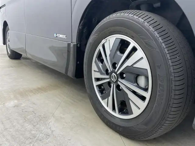 日産 セレナ e－パワー ハイウェイスター V 岡山県 2023(令5)年 2.3万km ダイヤモンドブラック 純正１０インチメモリナビゲーション		/【フルセグ/Bluetooth/DVD/MSV】/プロパイロット			/アラウンドビューモニター	/純正15inアルミホイール+サマータイヤ：装着					/ビルトインETC		/LEDヘッドライト（AUTO機能付き）		/シートヒーター		/横滑り防止機能		/エマージェンシーブレーキ		/車線逸脱防止システム		/純正ドライブレコーダー		/ステアリングリモコン			/スマートキー	/ステアリングスイッチ		/プッシュスタート		/コーナーセンサー		/純正フロアマット		/取扱説明書/新車保証書/スマートキー×２