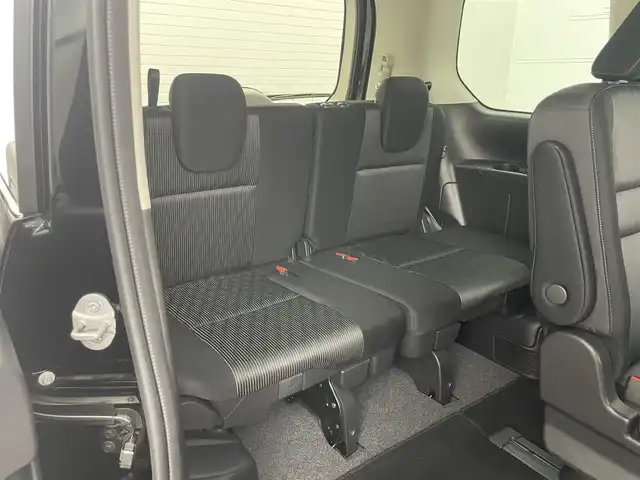 日産 セレナ e－パワー ハイウェイスター V 岡山県 2023(令5)年 2.3万km ダイヤモンドブラック 純正１０インチメモリナビゲーション		/【フルセグ/Bluetooth/DVD/MSV】/プロパイロット			/アラウンドビューモニター	/純正15inアルミホイール+サマータイヤ：装着					/ビルトインETC		/LEDヘッドライト（AUTO機能付き）		/シートヒーター		/横滑り防止機能		/エマージェンシーブレーキ		/車線逸脱防止システム		/純正ドライブレコーダー		/ステアリングリモコン			/スマートキー	/ステアリングスイッチ		/プッシュスタート		/コーナーセンサー		/純正フロアマット		/取扱説明書/新車保証書/スマートキー×２