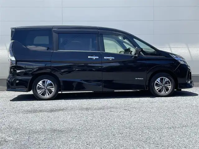 日産 セレナ e－パワー ハイウェイスター V 茨城県 2020(令2)年 7.5万km ダイヤモンドブラック 純正10インチナビ/（BT/CD/DVD)/フルセグTV/全方位カメラ/衝突被害軽減ブレーキ/プロパイロット/ブラインドスポットモニター/オートライト/前後コーナーセンサー/フリップダウンモニター/前方ドラレコ/ビルトインETC/両側パワスラ/ハンズフリーオートスライド/LEDヘッドライト/フォグランプ/純正フロアマット/純正15インチアルミ/ドアバイザー/プッシュスタート