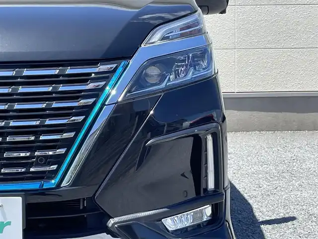 日産 セレナ e－パワー ハイウェイスター V 茨城県 2020(令2)年 7.5万km ダイヤモンドブラック 純正10インチナビ/（BT/CD/DVD)/フルセグTV/全方位カメラ/衝突被害軽減ブレーキ/プロパイロット/ブラインドスポットモニター/オートライト/前後コーナーセンサー/フリップダウンモニター/前方ドラレコ/ビルトインETC/両側パワスラ/ハンズフリーオートスライド/LEDヘッドライト/フォグランプ/純正フロアマット/純正15インチアルミ/ドアバイザー/プッシュスタート