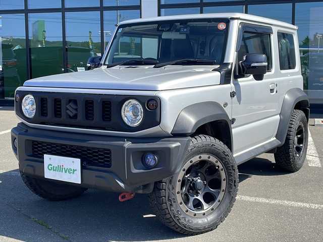 スズキ ジムニー シエラ JC 道東・釧路十勝 2020(令2)年 3万km シルキーシルバーメタリック ・4WD/・純正8インチSDナビ/【CD/DVD.SD.FM/AM.フルセグ.BT】/・バックカメラ/・追従式クルーズコントロール/・車線逸脱警報/・ダウンヒルアシスト/・横滑り防止/・ミラーヒーター/・前席シートヒーター/・革巻きステアリング/・ステアリングスイッチ/・ホイール付冬タイヤ　積込/・LEDヘッドライト/・フォグライト/・オートライト/・電格ウィンカーミラー/・ドアバイザー/・社外革シート/・スマートキー