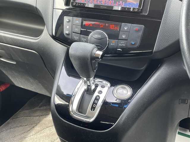 日産 セレナ HWS S HV Vセレ +SeftyⅡ 宮崎県 2015(平27)年 5.5万km ダイヤモンドブラック 社外ナビ/(Bluetooth/CD/DVD/SD/AUX/フルセグTV)/社外フリップダウンモニター/アラウンドビューモニター/両側パワースライドドア/クルーズコントロール/前後コーナーセンサー/キセノンオートヘッドライト/フォグランプ/ビルトインETC/前後ドライブレコーダー/純正16インチアルミホイール/社外フロアマット/純正ドアバイザー/ステアリングスイッチ/アイドリングストップ/プッシュスタート