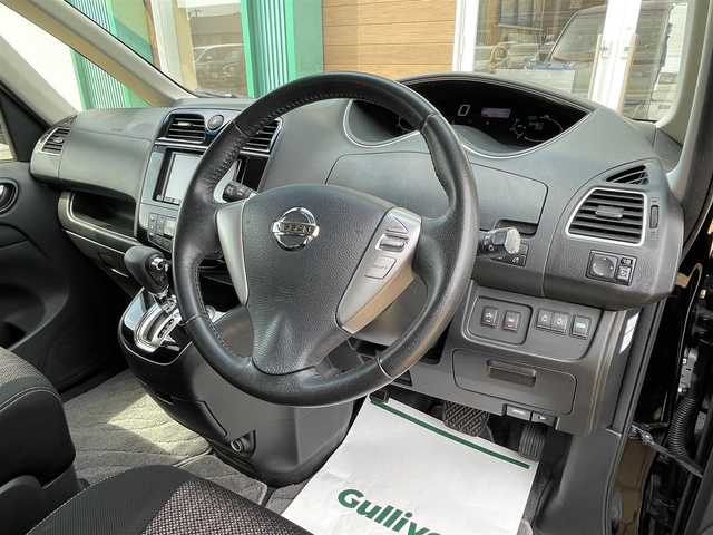 日産 セレナ HWS S HV Vセレ +SeftyⅡ 宮崎県 2015(平27)年 5.5万km ダイヤモンドブラック 社外ナビ/(Bluetooth/CD/DVD/SD/AUX/フルセグTV)/社外フリップダウンモニター/アラウンドビューモニター/両側パワースライドドア/クルーズコントロール/前後コーナーセンサー/キセノンオートヘッドライト/フォグランプ/ビルトインETC/前後ドライブレコーダー/純正16インチアルミホイール/社外フロアマット/純正ドアバイザー/ステアリングスイッチ/アイドリングストップ/プッシュスタート