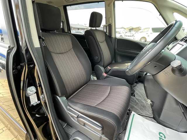 日産 セレナ HWS S HV Vセレ +SeftyⅡ 宮崎県 2015(平27)年 5.5万km ダイヤモンドブラック 社外ナビ/(Bluetooth/CD/DVD/SD/AUX/フルセグTV)/社外フリップダウンモニター/アラウンドビューモニター/両側パワースライドドア/クルーズコントロール/前後コーナーセンサー/キセノンオートヘッドライト/フォグランプ/ビルトインETC/前後ドライブレコーダー/純正16インチアルミホイール/社外フロアマット/純正ドアバイザー/ステアリングスイッチ/アイドリングストップ/プッシュスタート
