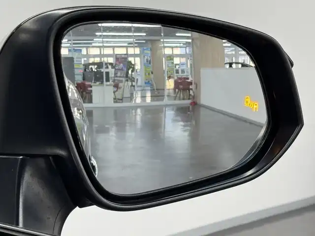 トヨタ ハリアー ハイブリッド Z レザーパッケージ 三重県 2020(令2)年 4.9万km プレシャスブラックパール ハイブリッド/FF/MTモード付フロアCVT/純正 12.3インチナビ/（AM/FM/USB/Bluetooth/Miracast/CarPlay/AndroidAuto）/【OP】パノラミックビューモニター（シースルービュー機能付）/JBLプレミアムサウンドシステム/ドライブレコーダー 前後（ルームミラー内蔵型）/ビルトイン ETC2.0/Toyota Safety Sense/・プリクラッシュセーフティ［PCS］/・レーントレーシングアシスト［LTA］/・レーダークルーズ（全車速追従機能付）/・アダプティブハイビームシステム［AHS］/・ロードサインアシスト［RSA］/・先行車発進告知機能［TMN］/・インテリジェントクリアランスソナー［パーキングサポートブレーキ（周囲静止物＋後方接近車両）］/・ブラインドスポットモニター＋リヤクロストライフィックオートブレーキ/装備/・【OP】AC100Vコンセント（1500W）/・デジタルインナーミラー/・本革シート/・快適温熱シート＆シートベンチレーション（D/N）/・パワーシート（D8way/N4way）/・ハンズフリーパワーバックドア/・カラーヘッドアップディスプレイ/・オートライト＆LEDヘッドランプ/・純正19inAW/など