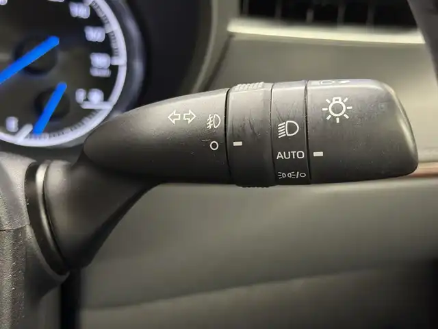 トヨタ ハリアー ハイブリッド Z レザーパッケージ 三重県 2020(令2)年 4.9万km プレシャスブラックパール ハイブリッド/FF/MTモード付フロアCVT/純正 12.3インチナビ/（AM/FM/USB/Bluetooth/Miracast/CarPlay/AndroidAuto）/【OP】パノラミックビューモニター（シースルービュー機能付）/JBLプレミアムサウンドシステム/ドライブレコーダー 前後（ルームミラー内蔵型）/ビルトイン ETC2.0/Toyota Safety Sense/・プリクラッシュセーフティ［PCS］/・レーントレーシングアシスト［LTA］/・レーダークルーズ（全車速追従機能付）/・アダプティブハイビームシステム［AHS］/・ロードサインアシスト［RSA］/・先行車発進告知機能［TMN］/・インテリジェントクリアランスソナー［パーキングサポートブレーキ（周囲静止物＋後方接近車両）］/・ブラインドスポットモニター＋リヤクロストライフィックオートブレーキ/装備/・【OP】AC100Vコンセント（1500W）/・デジタルインナーミラー/・本革シート/・快適温熱シート＆シートベンチレーション（D/N）/・パワーシート（D8way/N4way）/・ハンズフリーパワーバックドア/・カラーヘッドアップディスプレイ/・オートライト＆LEDヘッドランプ/・純正19inAW/など