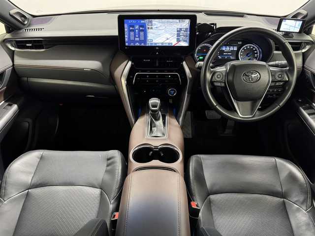 トヨタ ハリアー ハイブリッド Z レザーパッケージ 三重県 2020(令2)年 4.9万km プレシャスブラックパール ハイブリッド/FF/MTモード付フロアCVT/純正 12.3インチナビ/（AM/FM/USB/Bluetooth/Miracast/CarPlay/AndroidAuto）/【OP】パノラミックビューモニター（シースルービュー機能付）/JBLプレミアムサウンドシステム/ドライブレコーダー 前後（デジタルミラー内蔵型）/ビルトイン ETC2.0/モデリスタエアロ（F/S/R下）/Toyota Safety Sense/・プリクラッシュセーフティ/・レーントレーシングアシスト/・レーダークルーズ（全車速追従機能付）/・アダプティブハイビームシステム/・ロードサインアシスト/・先行車発進告知機能/・インテリジェントクリアランスソナー［パーキングサポートブレーキ（周囲静止物＋後方接近車両）］/・ブラインドスポットモニター＋リヤクロストライフィックオートブレーキ/装備/・【OP】AC100Vコンセント（1500W）/・デジタルインナーミラー/・本革シート/・快適温熱シート＆シートベンチレーション（D/N）/・パワーシート（D8way/N4way）/・ハンズフリーパワーバックドア/・カラーヘッドアップディスプレイ/・オートライト＆LEDヘッドランプ/・純正19inAW/など