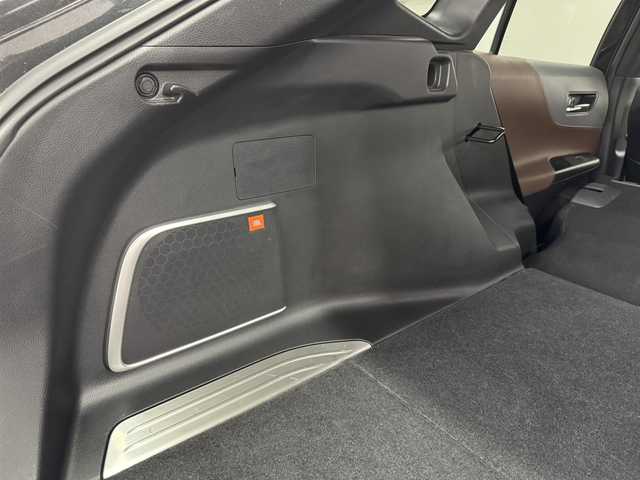 トヨタ ハリアー ハイブリッド Z レザーパッケージ 三重県 2020(令2)年 4.9万km プレシャスブラックパール ハイブリッド/FF/MTモード付フロアCVT/純正 12.3インチナビ/（AM/FM/USB/Bluetooth/Miracast/CarPlay/AndroidAuto）/【OP】パノラミックビューモニター（シースルービュー機能付）/JBLプレミアムサウンドシステム/ドライブレコーダー 前後（デジタルミラー内蔵型）/ビルトイン ETC2.0/モデリスタエアロ（F/S/R下）/Toyota Safety Sense/・プリクラッシュセーフティ/・レーントレーシングアシスト/・レーダークルーズ（全車速追従機能付）/・アダプティブハイビームシステム/・ロードサインアシスト/・先行車発進告知機能/・インテリジェントクリアランスソナー［パーキングサポートブレーキ（周囲静止物＋後方接近車両）］/・ブラインドスポットモニター＋リヤクロストライフィックオートブレーキ/装備/・【OP】AC100Vコンセント（1500W）/・デジタルインナーミラー/・本革シート/・快適温熱シート＆シートベンチレーション（D/N）/・パワーシート（D8way/N4way）/・ハンズフリーパワーバックドア/・カラーヘッドアップディスプレイ/・オートライト＆LEDヘッドランプ/・純正19inAW/など