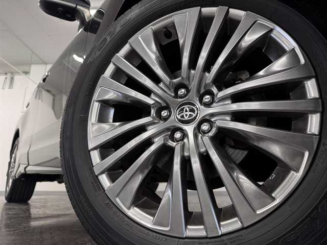 トヨタ ハリアー ハイブリッド Z レザーパッケージ 三重県 2020(令2)年 4.9万km プレシャスブラックパール ハイブリッド/FF/MTモード付フロアCVT/純正 12.3インチナビ/（AM/FM/USB/Bluetooth/Miracast/CarPlay/AndroidAuto）/【OP】パノラミックビューモニター（シースルービュー機能付）/JBLプレミアムサウンドシステム/ドライブレコーダー 前後（デジタルミラー内蔵型）/ビルトイン ETC2.0/モデリスタエアロ（F/S/R下）/Toyota Safety Sense/・プリクラッシュセーフティ/・レーントレーシングアシスト/・レーダークルーズ（全車速追従機能付）/・アダプティブハイビームシステム/・ロードサインアシスト/・先行車発進告知機能/・インテリジェントクリアランスソナー［パーキングサポートブレーキ（周囲静止物＋後方接近車両）］/・ブラインドスポットモニター＋リヤクロストライフィックオートブレーキ/装備/・【OP】AC100Vコンセント（1500W）/・デジタルインナーミラー/・本革シート/・快適温熱シート＆シートベンチレーション（D/N）/・パワーシート（D8way/N4way）/・ハンズフリーパワーバックドア/・カラーヘッドアップディスプレイ/・オートライト＆LEDヘッドランプ/・純正19inAW/など