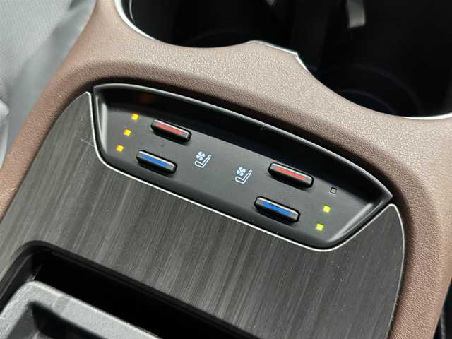 トヨタ ハリアー ハイブリッド Z レザーパッケージ 三重県 2020(令2)年 4.9万km プレシャスブラックパール ハイブリッド/FF/MTモード付フロアCVT/純正 12.3インチナビ/（AM/FM/USB/Bluetooth/Miracast/CarPlay/AndroidAuto）/【OP】パノラミックビューモニター（シースルービュー機能付）/JBLプレミアムサウンドシステム/ドライブレコーダー 前後（デジタルミラー内蔵型）/ビルトイン ETC2.0/モデリスタエアロ（F/S/R下）/Toyota Safety Sense/・プリクラッシュセーフティ/・レーントレーシングアシスト/・レーダークルーズ（全車速追従機能付）/・アダプティブハイビームシステム/・ロードサインアシスト/・先行車発進告知機能/・インテリジェントクリアランスソナー［パーキングサポートブレーキ（周囲静止物＋後方接近車両）］/・ブラインドスポットモニター＋リヤクロストライフィックオートブレーキ/装備/・【OP】AC100Vコンセント（1500W）/・デジタルインナーミラー/・本革シート/・快適温熱シート＆シートベンチレーション（D/N）/・パワーシート（D8way/N4way）/・ハンズフリーパワーバックドア/・カラーヘッドアップディスプレイ/・オートライト＆LEDヘッドランプ/・純正19inAW/など