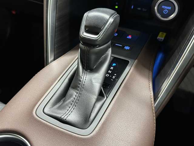 トヨタ ハリアー ハイブリッド Z レザーパッケージ 三重県 2020(令2)年 4.9万km プレシャスブラックパール ハイブリッド/FF/MTモード付フロアCVT/純正 12.3インチナビ/（AM/FM/USB/Bluetooth/Miracast/CarPlay/AndroidAuto）/【OP】パノラミックビューモニター（シースルービュー機能付）/JBLプレミアムサウンドシステム/ドライブレコーダー 前後（デジタルミラー内蔵型）/ビルトイン ETC2.0/モデリスタエアロ（F/S/R下）/Toyota Safety Sense/・プリクラッシュセーフティ/・レーントレーシングアシスト/・レーダークルーズ（全車速追従機能付）/・アダプティブハイビームシステム/・ロードサインアシスト/・先行車発進告知機能/・インテリジェントクリアランスソナー［パーキングサポートブレーキ（周囲静止物＋後方接近車両）］/・ブラインドスポットモニター＋リヤクロストライフィックオートブレーキ/装備/・【OP】AC100Vコンセント（1500W）/・デジタルインナーミラー/・本革シート/・快適温熱シート＆シートベンチレーション（D/N）/・パワーシート（D8way/N4way）/・ハンズフリーパワーバックドア/・カラーヘッドアップディスプレイ/・オートライト＆LEDヘッドランプ/・純正19inAW/など