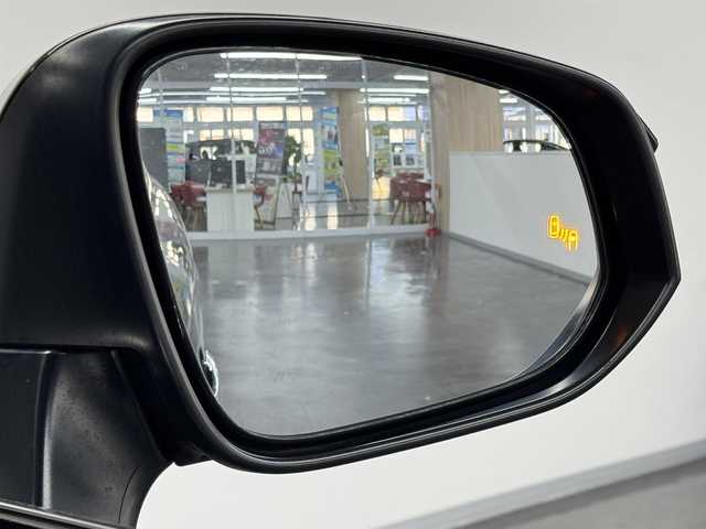 トヨタ ハリアー ハイブリッド Z レザーパッケージ 三重県 2020(令2)年 4.9万km プレシャスブラックパール ハイブリッド/FF/MTモード付フロアCVT/純正 12.3インチナビ/（AM/FM/USB/Bluetooth/Miracast/CarPlay/AndroidAuto）/【OP】パノラミックビューモニター（シースルービュー機能付）/JBLプレミアムサウンドシステム/ドライブレコーダー 前後（デジタルミラー内蔵型）/ビルトイン ETC2.0/モデリスタエアロ（F/S/R下）/Toyota Safety Sense/・プリクラッシュセーフティ/・レーントレーシングアシスト/・レーダークルーズ（全車速追従機能付）/・アダプティブハイビームシステム/・ロードサインアシスト/・先行車発進告知機能/・インテリジェントクリアランスソナー［パーキングサポートブレーキ（周囲静止物＋後方接近車両）］/・ブラインドスポットモニター＋リヤクロストライフィックオートブレーキ/装備/・【OP】AC100Vコンセント（1500W）/・デジタルインナーミラー/・本革シート/・快適温熱シート＆シートベンチレーション（D/N）/・パワーシート（D8way/N4way）/・ハンズフリーパワーバックドア/・カラーヘッドアップディスプレイ/・オートライト＆LEDヘッドランプ/・純正19inAW/など