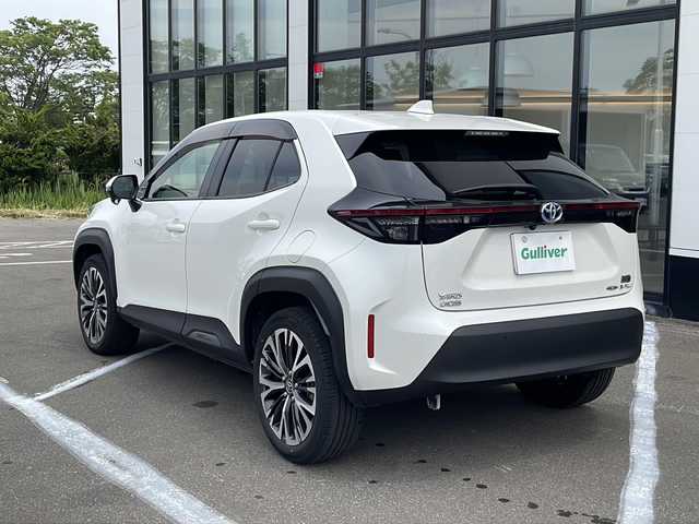 トヨタ ヤリスクロス ハイブリッド Z 青森県 2021(令3)年 2万km ホワイトパールクリスタルシャイン ・4WD/・寒冷地仕様/・純正ディスプレイオーディオ/・Bluetooth/・バックカメラ/・衝突軽減ブレーキ/・レーンキープアシスト/・インテリジェンスクルーズコントロール/・ワイパーデアイサ/・コーナーセンサー（前後）/・オートライト/・オートマチックハイビーム/・LEDヘットライト/・ダウンヒルコントロールアシスト/・プッシュスタート/・スマートキー/・スペアキー1本/・デジタルインナーミラー/・ドライブレコーダー（前後）/・シートヒーター（D＋N）/・ビルドインETC/・社外AWスタットレスタイヤ積込/・純正AW18/・純正フロアマット/・純正ドアバイザー