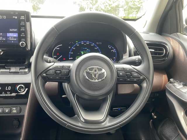 トヨタ ヤリスクロス ハイブリッド Z 青森県 2021(令3)年 2万km ホワイトパールクリスタルシャイン ・4WD/・寒冷地仕様/・純正ディスプレイオーディオ/・Bluetooth/・バックカメラ/・衝突軽減ブレーキ/・レーンキープアシスト/・インテリジェンスクルーズコントロール/・ワイパーデアイサ/・コーナーセンサー（前後）/・オートライト/・オートマチックハイビーム/・LEDヘットライト/・ダウンヒルコントロールアシスト/・プッシュスタート/・スマートキー/・スペアキー1本/・デジタルインナーミラー/・ドライブレコーダー（前後）/・シートヒーター（D＋N）/・ビルドインETC/・社外AWスタットレスタイヤ積込/・純正AW18/・純正フロアマット/・純正ドアバイザー