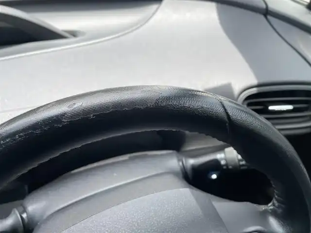 トヨタ プリウス Sセーフティプラス 佐賀県 2018(平30)年 12.7万km ホワイトパールクリスタルシャイン （株）IDOMが運営する【じしゃロン佐賀店】の自社ローン専用車両になります。/こちらは現金またはオートローンご利用時の価格です。自社ローンご希望の方は別途その旨お申し付けください/・純正ＳＤナビ/フルセグ/ＢＴオーディオ/バックカメラ　　/ＤＶＤ/ＣＤ　/・純正ドライブレコーダー　/・純正ＥＴＣ