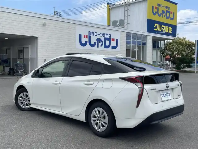 トヨタ プリウス Sセーフティプラス 佐賀県 2018(平30)年 12.7万km ホワイトパールクリスタルシャイン （株）IDOMが運営する【じしゃロン佐賀店】の自社ローン専用車両になります。/こちらは現金またはオートローンご利用時の価格です。自社ローンご希望の方は別途その旨お申し付けください/・純正ＳＤナビ/フルセグ/ＢＴオーディオ/バックカメラ　　/ＤＶＤ/ＣＤ　/・純正ドライブレコーダー　/・純正ＥＴＣ