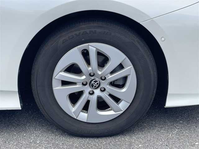 トヨタ プリウス Sセーフティプラス 佐賀県 2018(平30)年 12.7万km ホワイトパールクリスタルシャイン （株）IDOMが運営する【じしゃロン佐賀店】の自社ローン専用車両になります。/こちらは現金またはオートローンご利用時の価格です。自社ローンご希望の方は別途その旨お申し付けください/・純正ＳＤナビ/フルセグ/ＢＴオーディオ/バックカメラ　　/ＤＶＤ/ＣＤ　/・純正ドライブレコーダー　/・純正ＥＴＣ