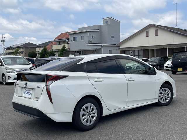 トヨタ プリウス Sセーフティプラス 佐賀県 2018(平30)年 12.7万km ホワイトパールクリスタルシャイン （株）IDOMが運営する【じしゃロン佐賀店】の自社ローン専用車両になります。/こちらは現金またはオートローンご利用時の価格です。自社ローンご希望の方は別途その旨お申し付けください/・純正ＳＤナビ/フルセグ/ＢＴオーディオ/バックカメラ　　/ＤＶＤ/ＣＤ　/・純正ドライブレコーダー　/・純正ＥＴＣ