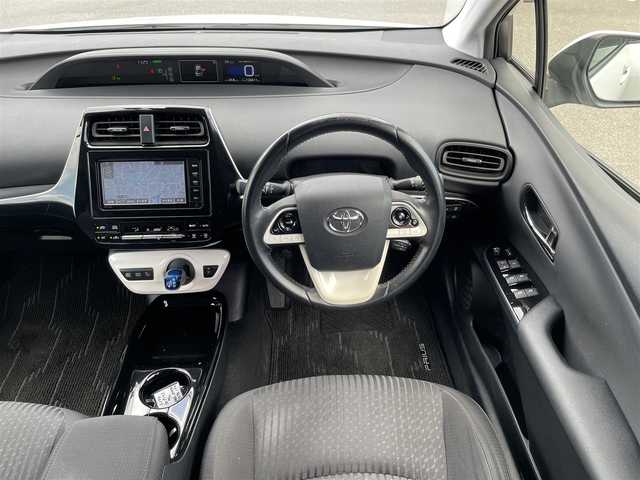 トヨタ プリウス Sセーフティプラス 佐賀県 2018(平30)年 12.7万km ホワイトパールクリスタルシャイン （株）IDOMが運営する【じしゃロン佐賀店】の自社ローン専用車両になります。/こちらは現金またはオートローンご利用時の価格です。自社ローンご希望の方は別途その旨お申し付けください/・純正ＳＤナビ/フルセグ/ＢＴオーディオ/バックカメラ　　/ＤＶＤ/ＣＤ　/・純正ドライブレコーダー　/・純正ＥＴＣ