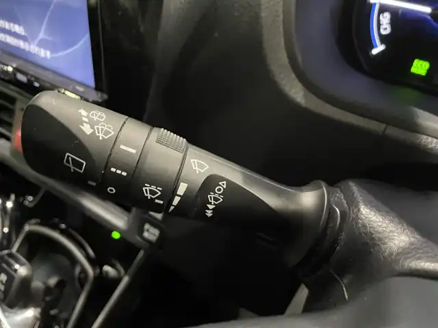 トヨタ エスクァイア ハイブリッド Gi 熊本県 2018(平30)年 10.2万km ホワイトパールクリスタルシャイン 衝突軽減ブレーキ/レーンキープアシスト/プッシュスタート/アルパイン製ナビ/（CD・DVD・フルセグTV・BTオーディオ・SD）/バックカメラ/ETC/アルパイン製フリップダウンモニター（RSA10S-L）/前後ドライブレコーダー/純正15インチAW/両側パワースライドドア/クルーズコントロール/前席シートヒーター/LEDヘッドライト/オートライト/フォグライト/横滑り防止装置/ウィンカーミラー/純正フロアマット/純正ドアバイザー/新車保証書/取扱説明書/スマートスペアキー×1本